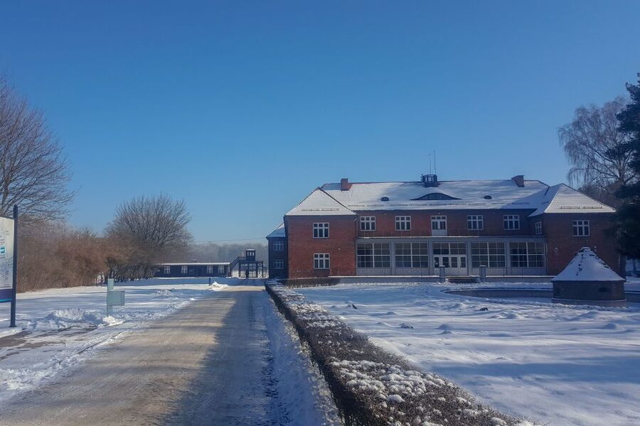 Stutthof Concentration Camp:Guided Tour with Transportation - Choosing a Gdansk Old Town walk