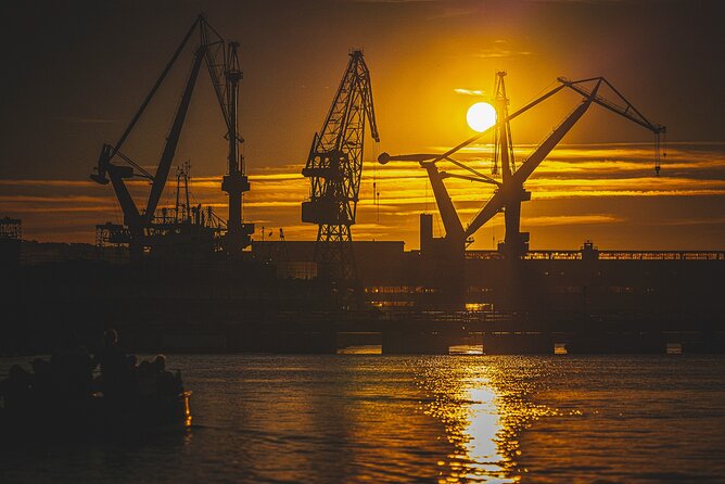 Sunset on the Shipyard and Old Town Evening Cruise - Why this evening cruise is different