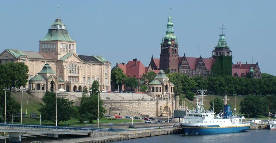 Szczecin: Medieval Old Town Private Walking Tour - Starting at Plac Andersa among overlooked monuments
