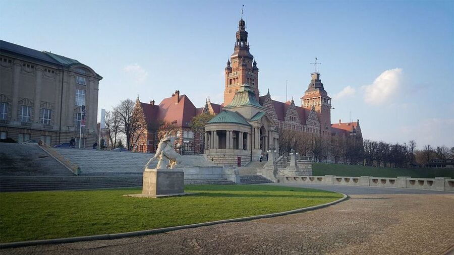 Szczecin: Medieval Old Town Private Walking Tour - The Water Gate and Szczecin after dark