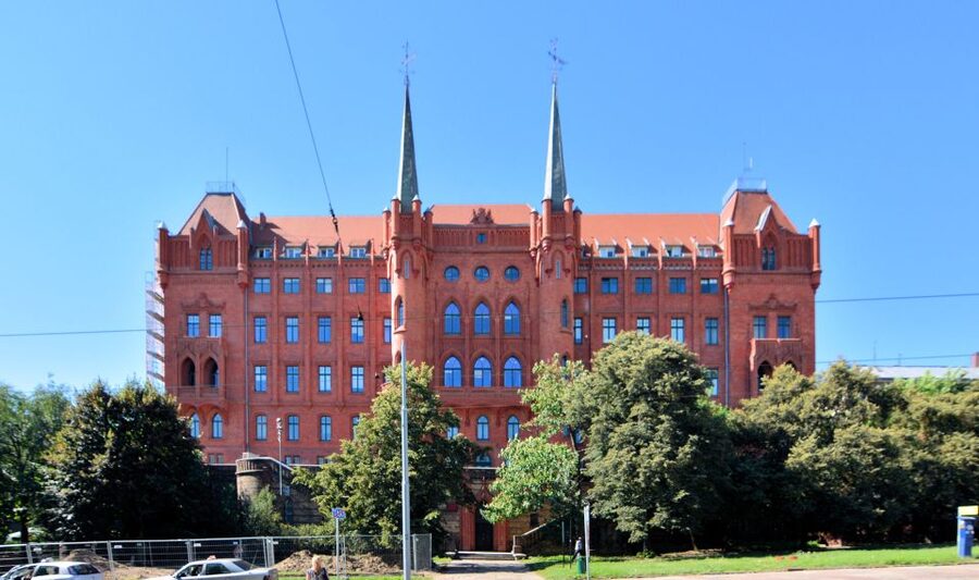 Szczecin: Old Town Highlights Private Walking Tour - What the private guide adds