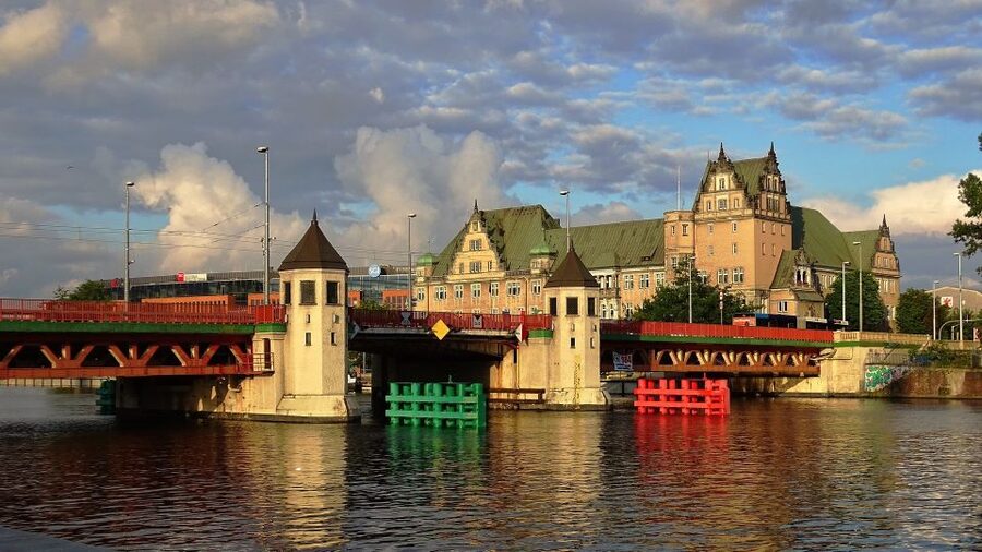 Szczecin: Old Town Highlights Private Walking Tour - Price, timing, and practical value