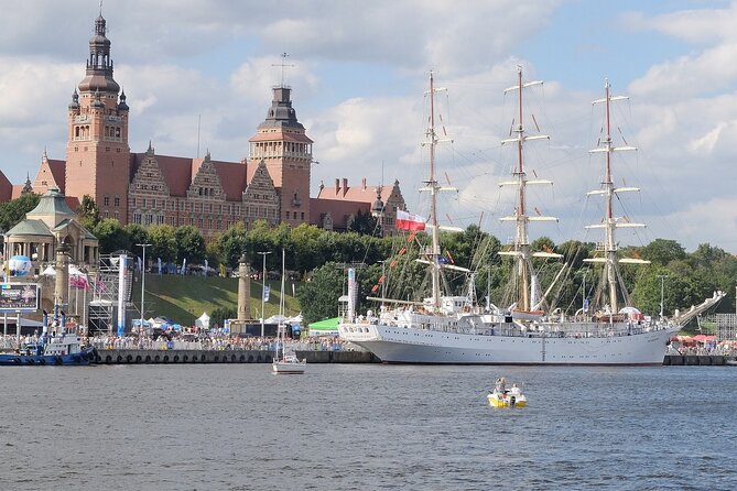 Szczecin Walking Tour: Explore Top Sights & Hidden Gems - Pomeranian Dukes’ Castle and the city’s ruling families