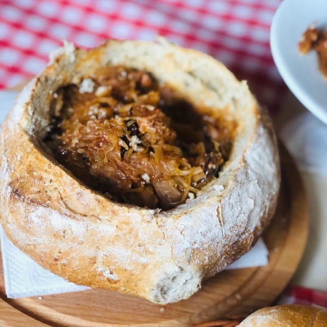Taste of Poland, food tour and guided walk with 12 tasting - Old Town stories between the courses
