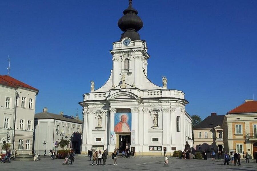 Wadowice, Kalwaria and Lagiewniki: John Paul II Tour - How the transport affects the day