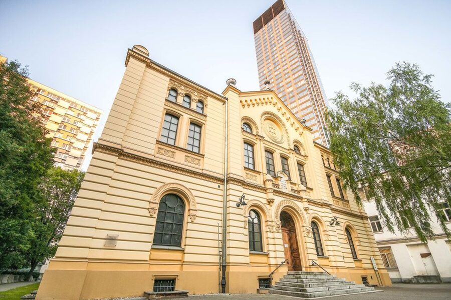 Warsaw: 2-Hour Tour of Daily Life in the Ghetto Warsaw - The last preserved street and fragments of the wall