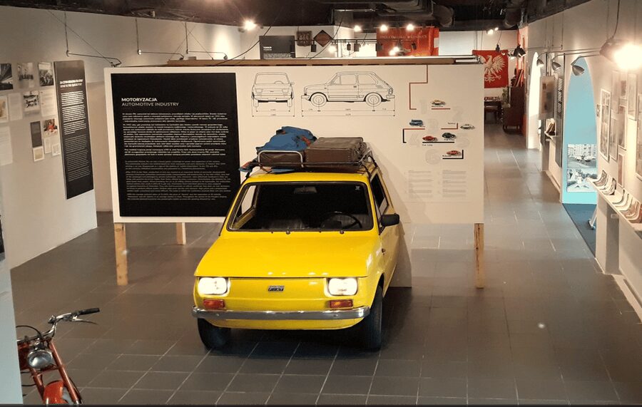 Warsaw: Communism Tour in an Original Socialist Van - From political symbols to ordinary homes