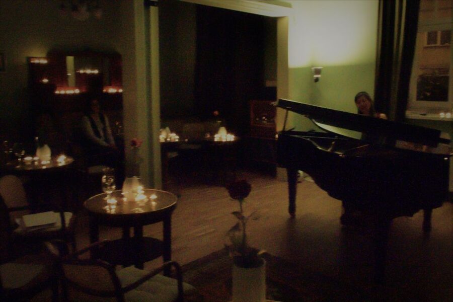 Warsaw Concert: Chopin – Painted by Candlelights with Wine - How the music feels in a small room