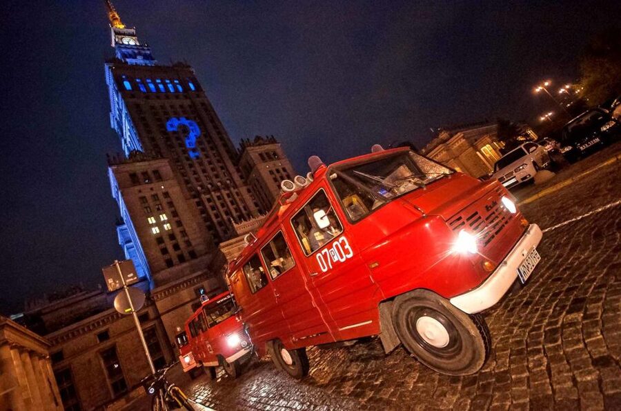Warsaw: Evening History and Pubs Tour by Retro Minibus - The former Communist Party headquarters and the meaning of 1989