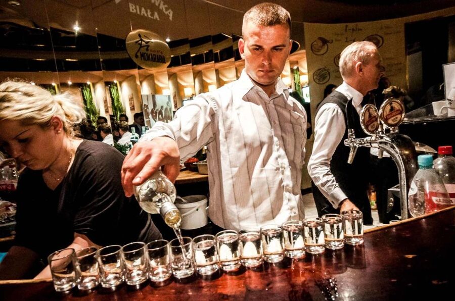 Warsaw: Evening History and Pubs Tour by Retro Minibus - Crossing the Vistula into Praga