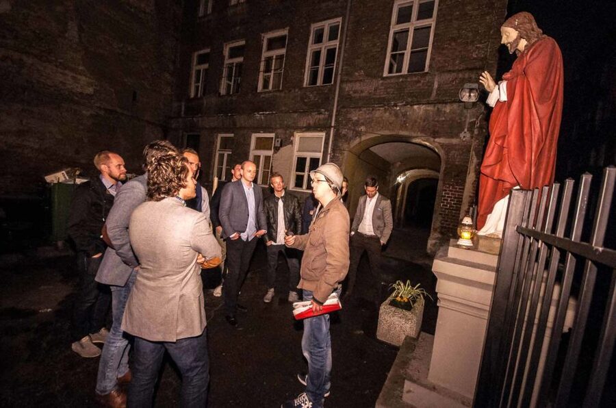 Warsaw: Evening History and Pubs Tour by Retro Minibus - Grzybowski Square and the first chapter of modern Warsaw