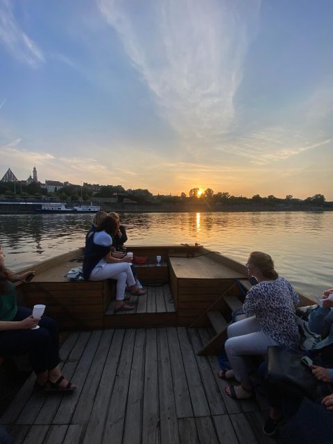 Warsaw: Evening Vistula Cruise with Welcome Drink - A comfortable ride on the Galar Wiślany