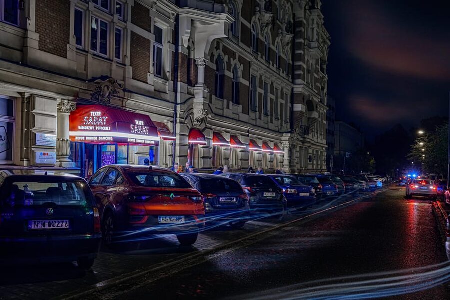 Warsaw: Live Show at Sabat Theatre - Key points at a glance