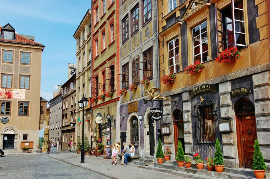 Warsaw: Old and New Town Private Walking Tour - The cathedral and its Polish memorials