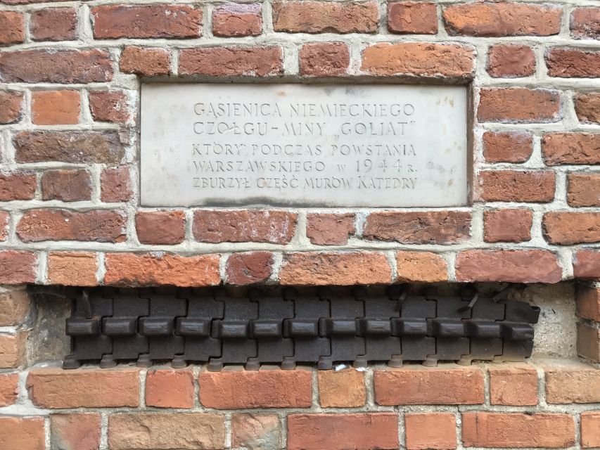 Warsaw: Old Town Guided Walking Tour - City walls, the Barbican, and the river view