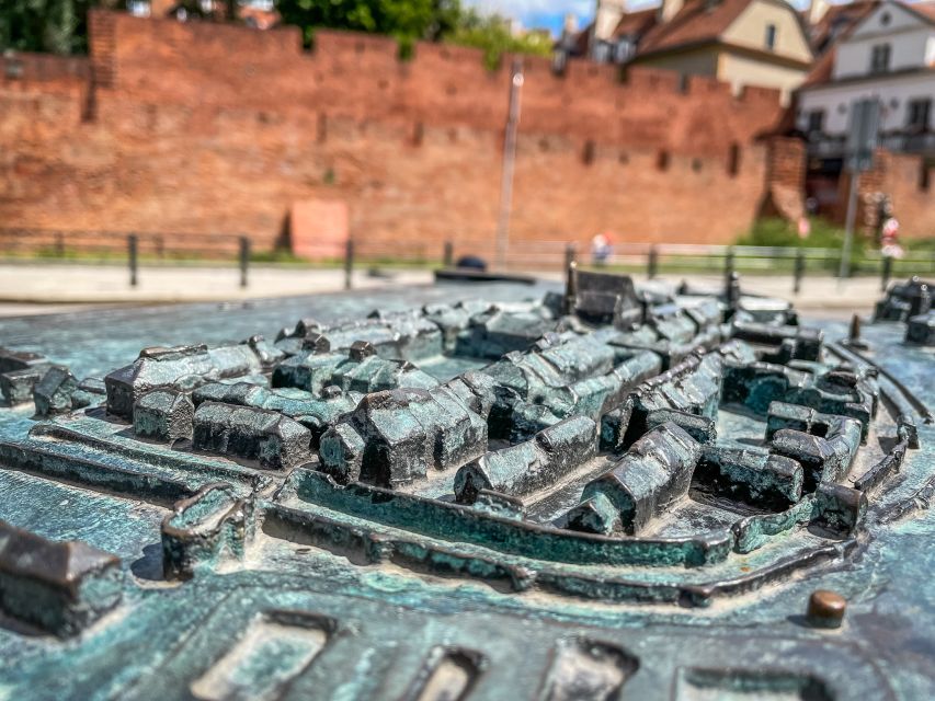 Warsaw: Old Town Highlights Walking Tour in English - What the guides do best