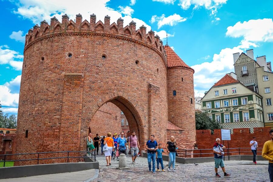 Warsaw: Old Town Highlights Walking Tour in English - Meeting beside the Copernicus Monument