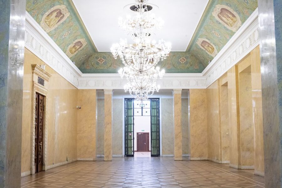Warsaw: Palace of Culture and Science Tour with Terrace - The stories behind the building