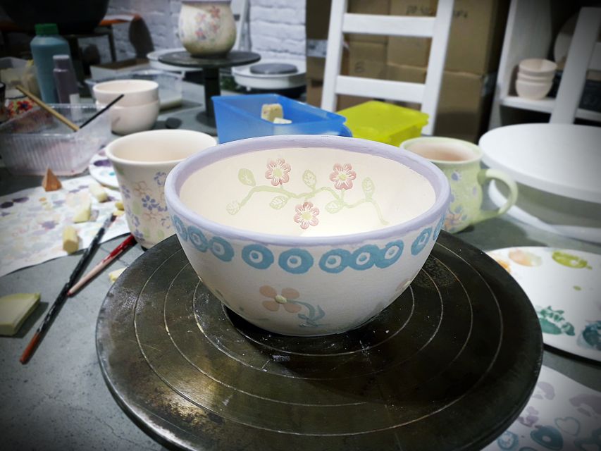 Warsaw: Pottery Decorating Ceramic Workshop - The first presentation: a short introduction to the craft