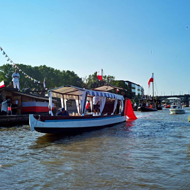 Warsaw: Scenic Cruise by Gondola on the Vistula River - Planetarium and the first look at the river