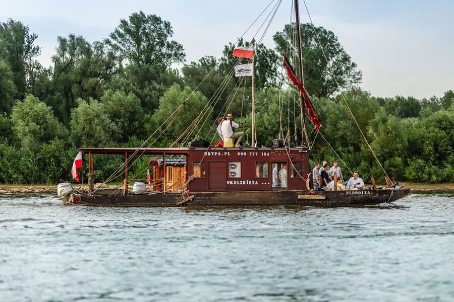 Warsaw: Traditional Galar Cruise on The Vistula River - PGE Narodowy and the Praga side of the river