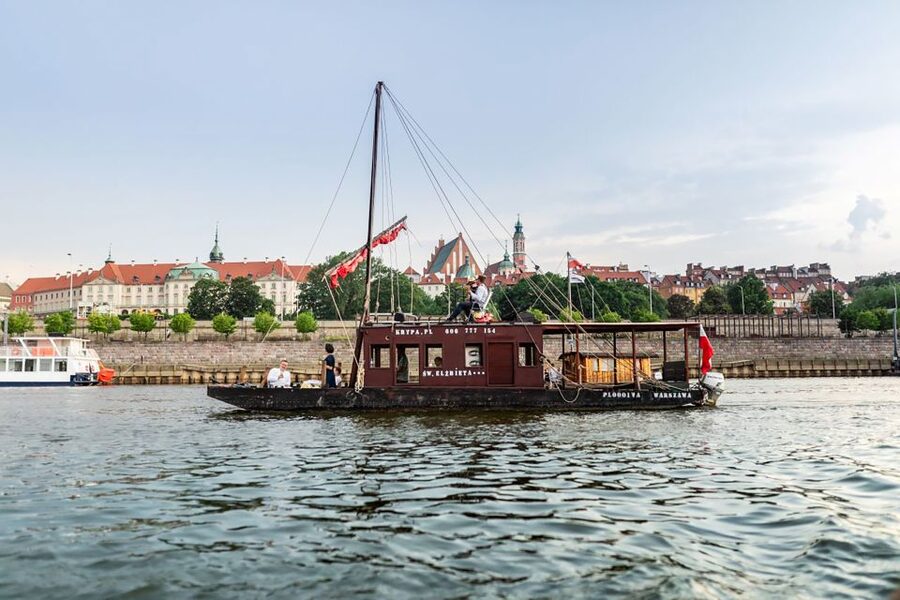 Warsaw: Traditional Galar Cruise on The Vistula River - Bridges, beaches, and Warsaw’s natural riverbank