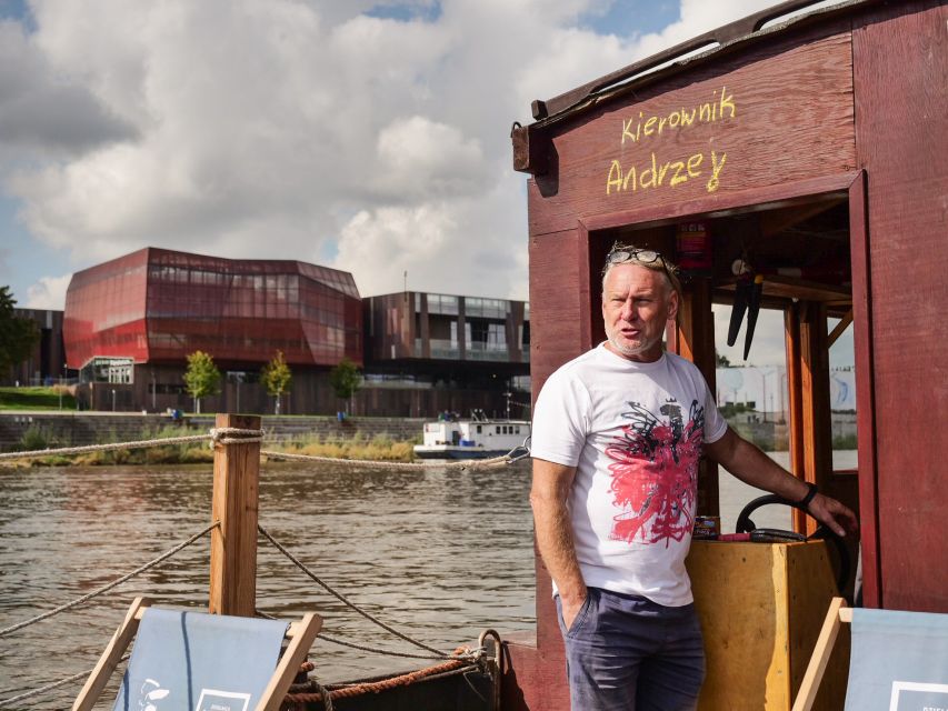 Warsaw: Traditional Galar Cruise on The Vistula River - The audio guide, crew, and onboard comfort