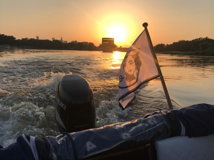 Warsaw: Vistula River Sunset Cruise with Welcome Drink - Old Town and Royal Castle from the water