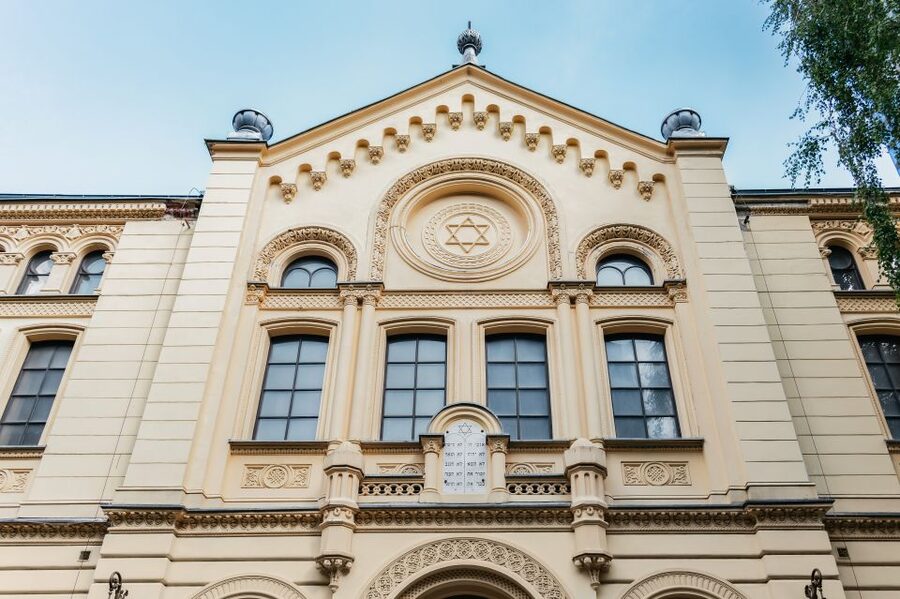 Warsaw: Warsaw Ghetto Private Walking Tour with Hotel Pickup - Key points to know before you go