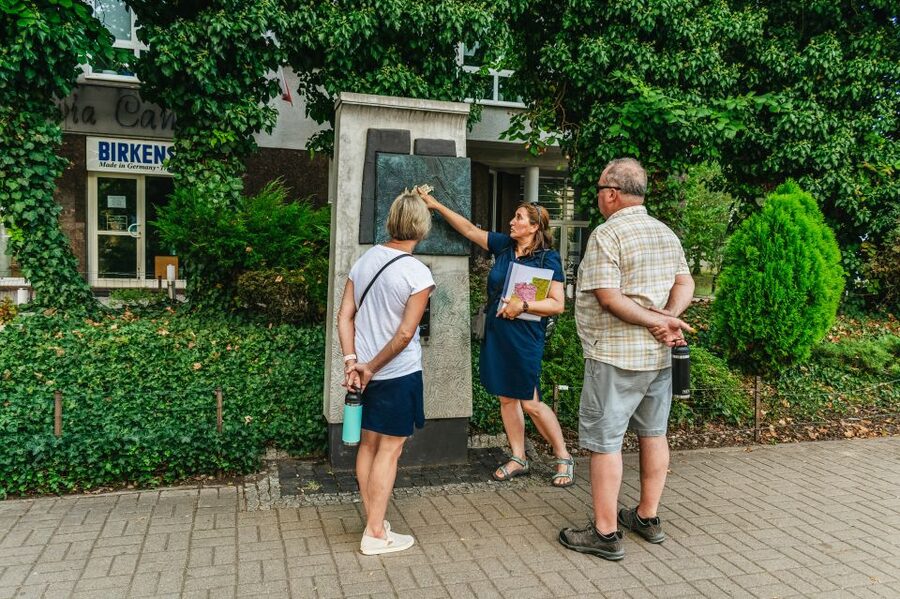 Warsaw: Warsaw Ghetto Private Walking Tour with Hotel Pickup - Is $84 per person fair value?