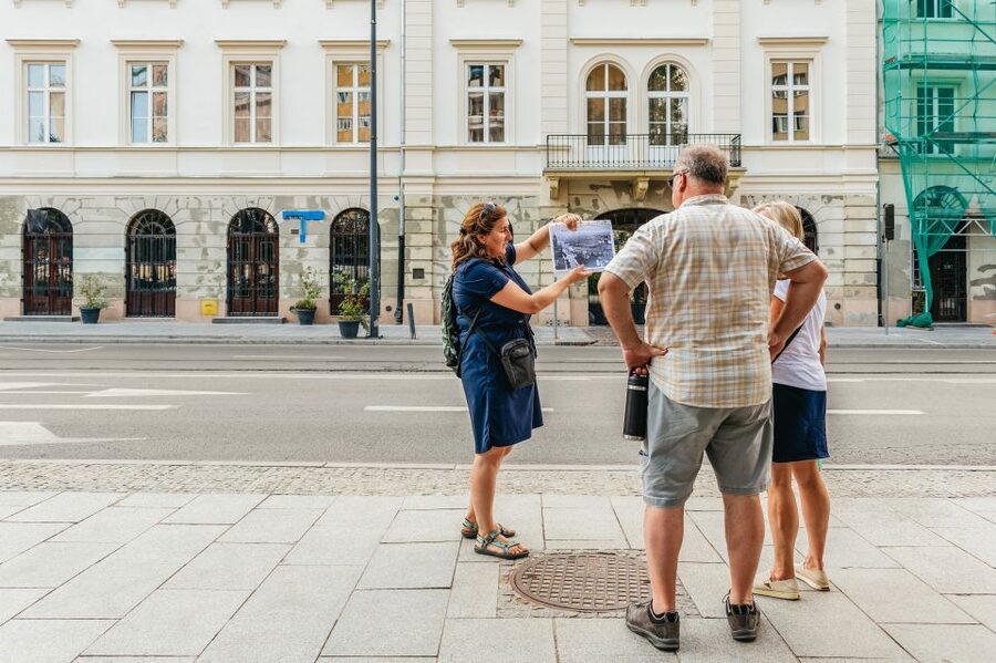 Warsaw: Warsaw Ghetto Private Walking Tour with Hotel Pickup - The Monument to the Ghetto Heroes
