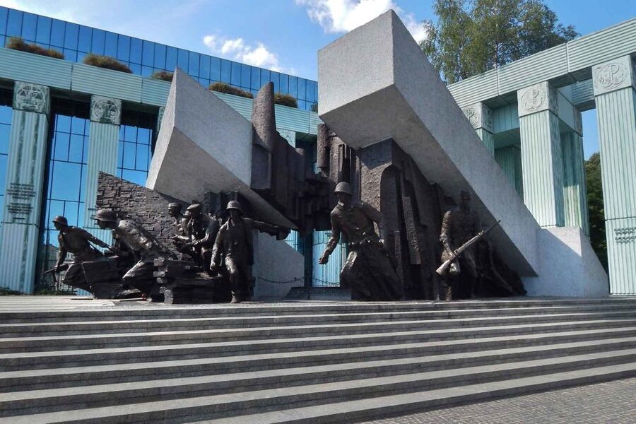 Warsaw: WWII Private Tour by Retro Minibus with Hotel Pickup - What the private format adds