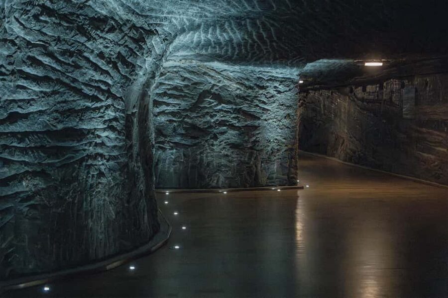 Wieliczka Salt Mine: Guided Tour Fast-Track Ticket - What you see on the 2.5-kilometer route