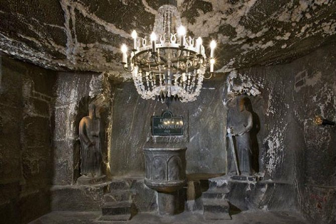 Wieliczka Salt Mine Guided Tour with Hotel Transfers - The descent: 800 steps and a warm underground route