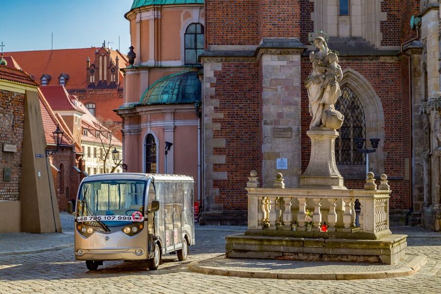 Wroclaw: 2-Hour Private Guided Tour by Electric Car - How the guiding affects the experience