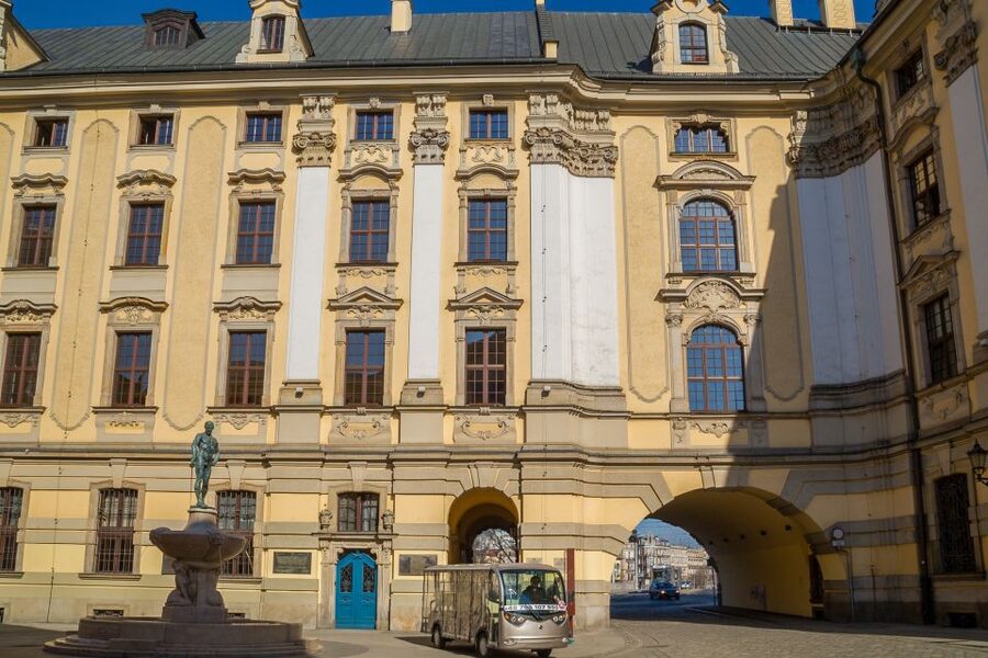 Wroclaw: 2-Hour Private Guided Tour by Electric Car - Starting with Wroclaw’s old center