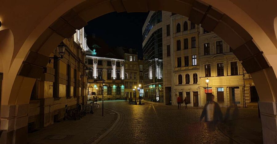 Wroclaw: Guided City Night Tour (2 hours) - Key points at a glance