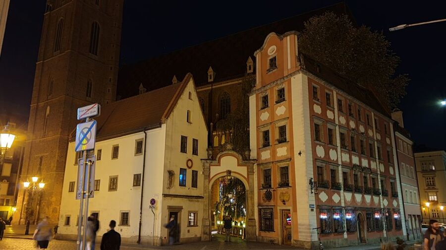Wroclaw: Guided City Night Tour (2 hours) - Fencer Fountain and the university quarter