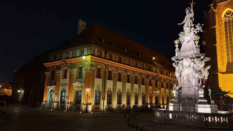 Wroclaw: Guided City Night Tour (2 hours) - Pace, weather, and practical comfort