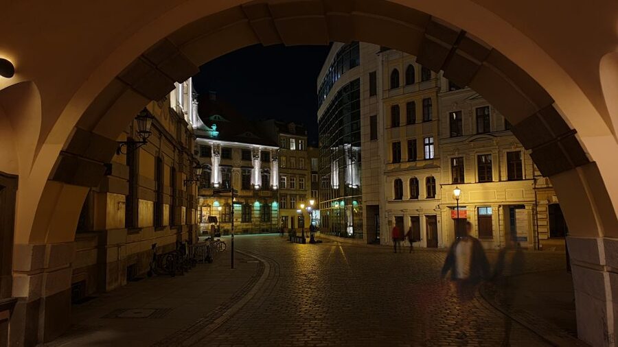Wroclaw: Guided City Night Tour (2 hours) - Market Square and the first 20 minutes