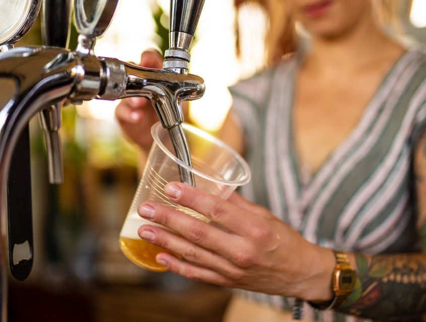 Wrocław: Polish Craft Beer Walking Tour with Tastings - First stop: comparing Polish beer styles